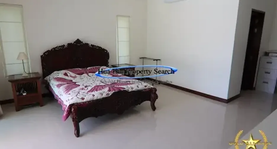 For sale 4 bedrooms house in Cha Am, Phetchaburi