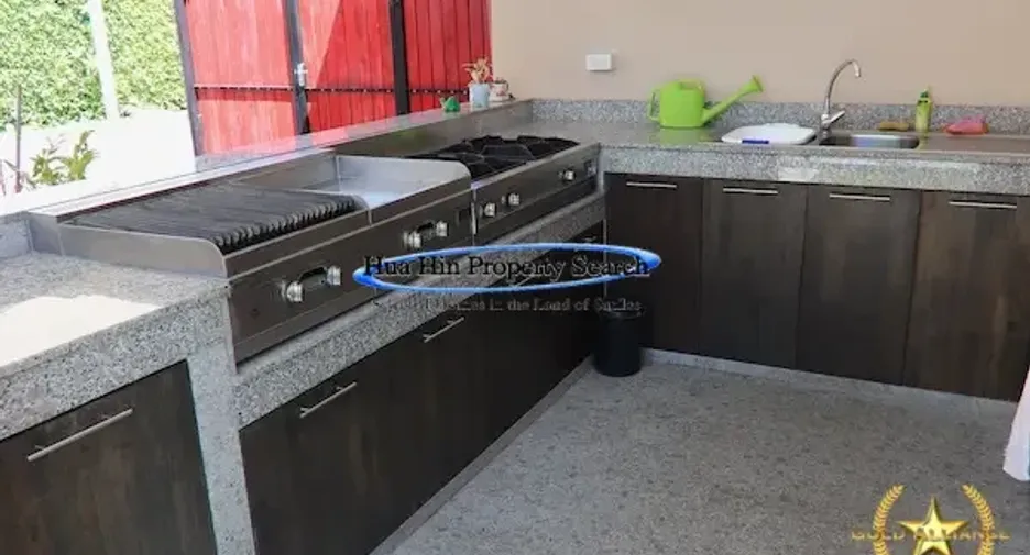 For sale 4 bedrooms house in Cha Am, Phetchaburi