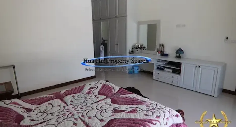 For sale 4 bedrooms house in Cha Am, Phetchaburi