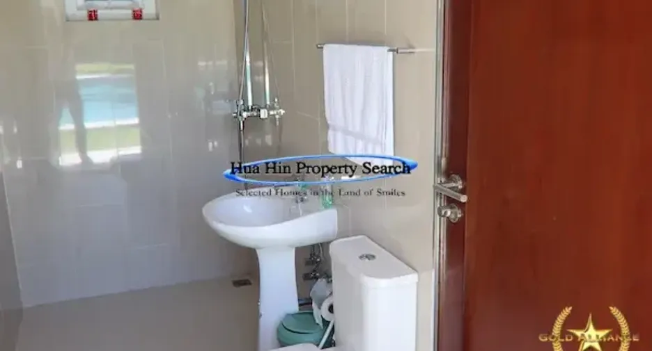For sale 4 bedrooms house in Cha Am, Phetchaburi