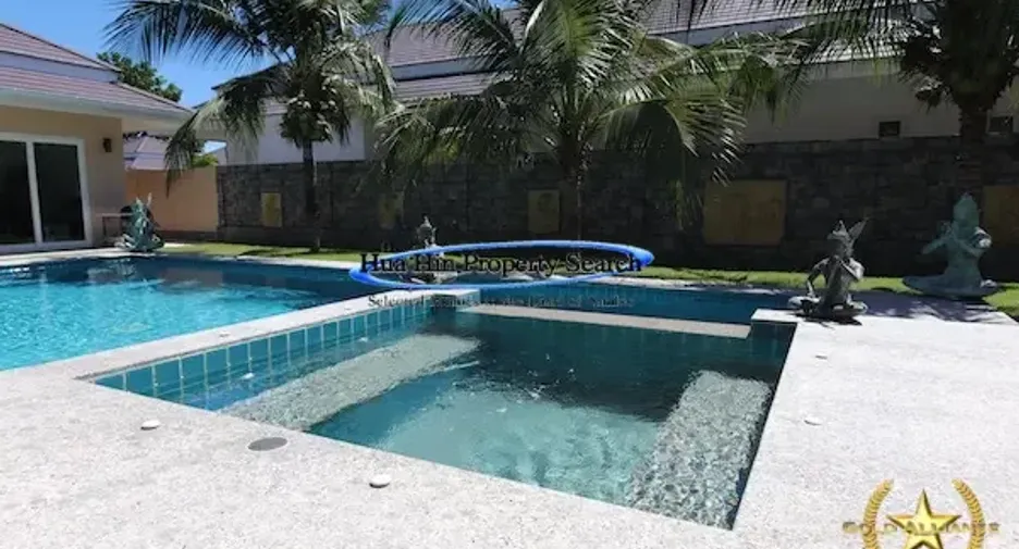 For sale 4 bedrooms house in Cha Am, Phetchaburi