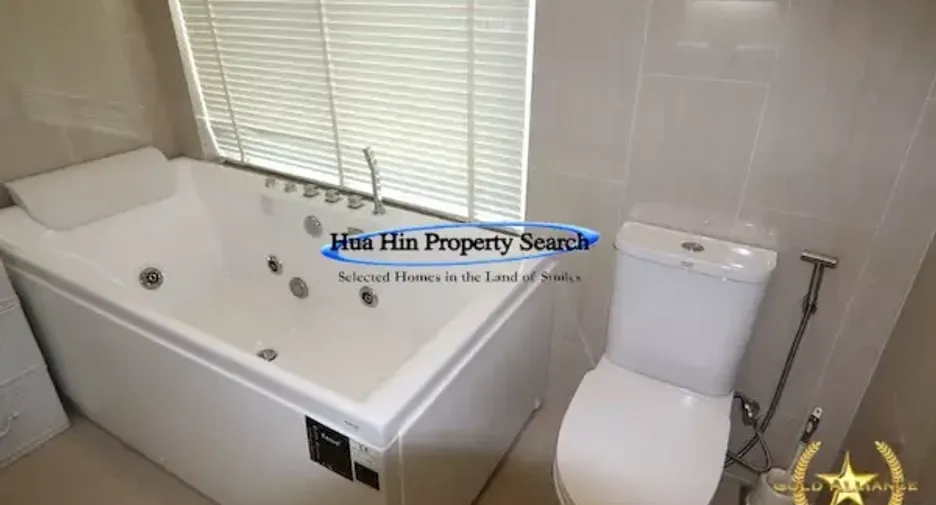 For sale 4 bedrooms house in Cha Am, Phetchaburi