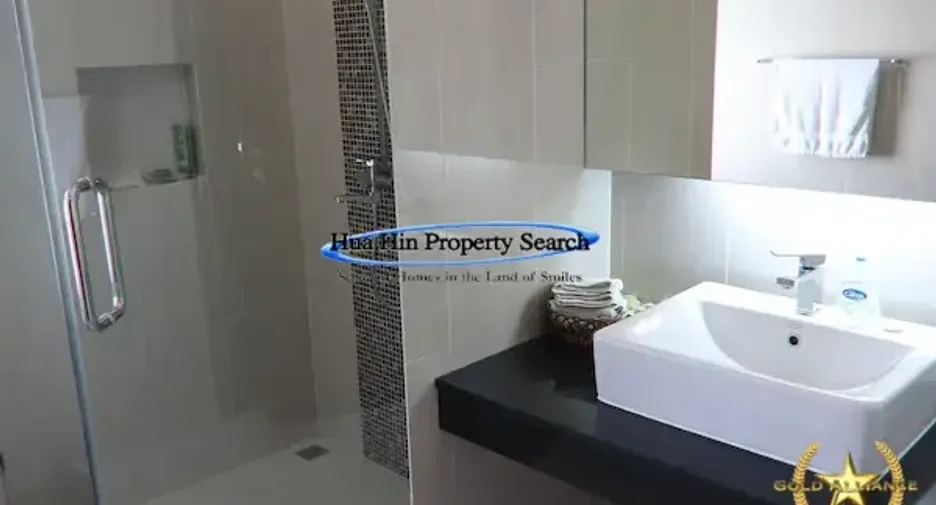 For sale 4 bedrooms house in Cha Am, Phetchaburi