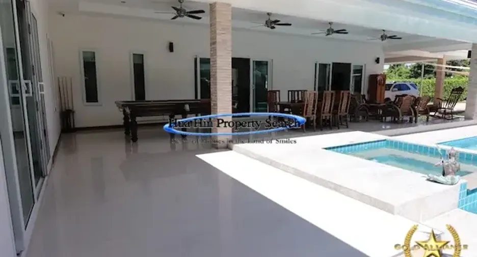 For sale 4 bedrooms house in Cha Am, Phetchaburi