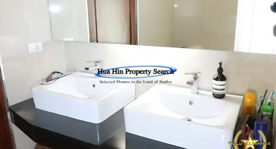 For sale 4 bedrooms house in Cha Am, Phetchaburi