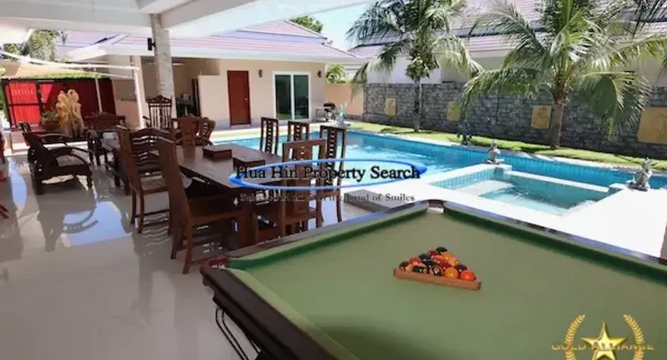 For sale 4 bedrooms house in Cha Am, Phetchaburi
