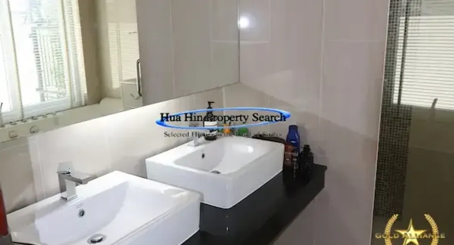 For sale 4 bedrooms house in Cha Am, Phetchaburi