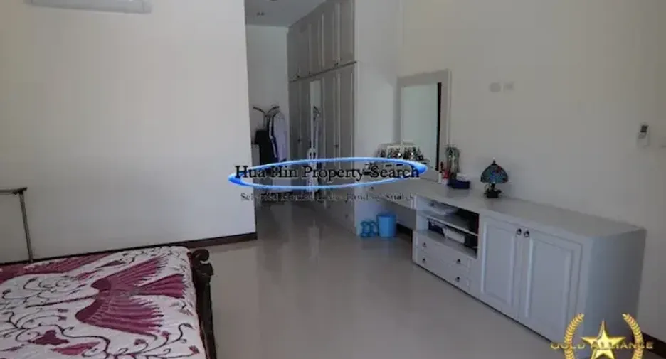 For sale 4 bedrooms house in Cha Am, Phetchaburi