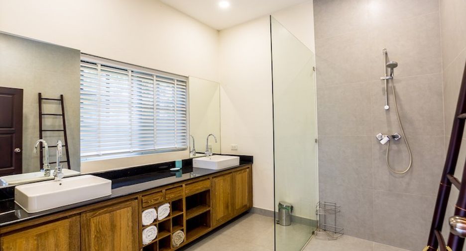 For sale 4 bedrooms house in Hua Hin, Prachuap Khiri Khan