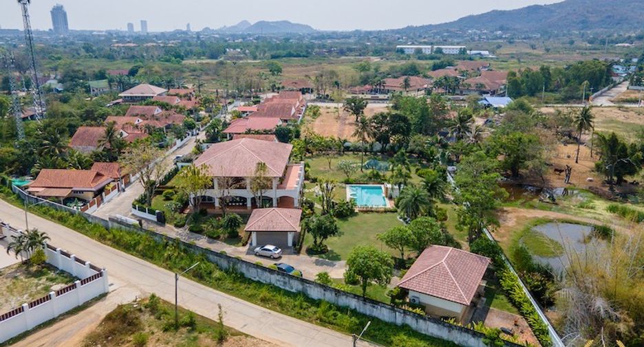 For sale 4 bedrooms house in Hua Hin, Prachuap Khiri Khan