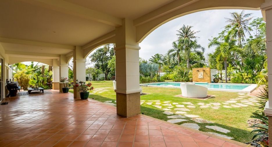 For sale 4 bedrooms house in Hua Hin, Prachuap Khiri Khan