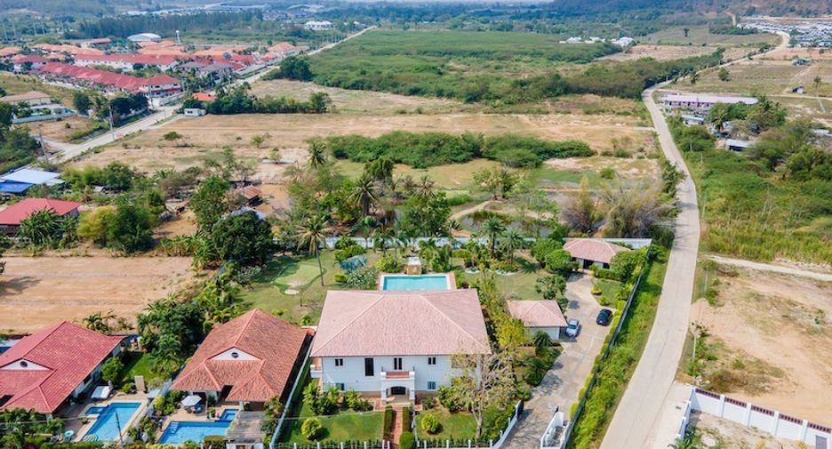 For sale 4 bedrooms house in Hua Hin, Prachuap Khiri Khan