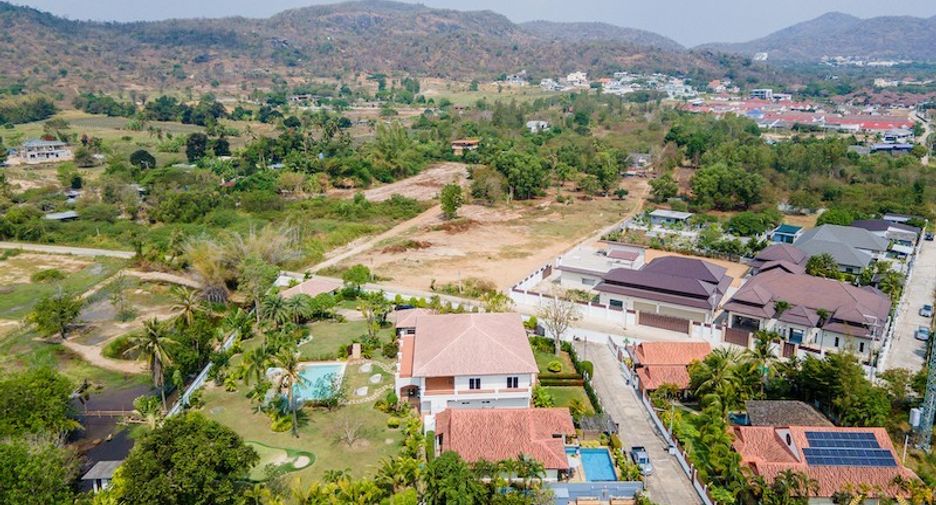 For sale 4 bedrooms house in Hua Hin, Prachuap Khiri Khan