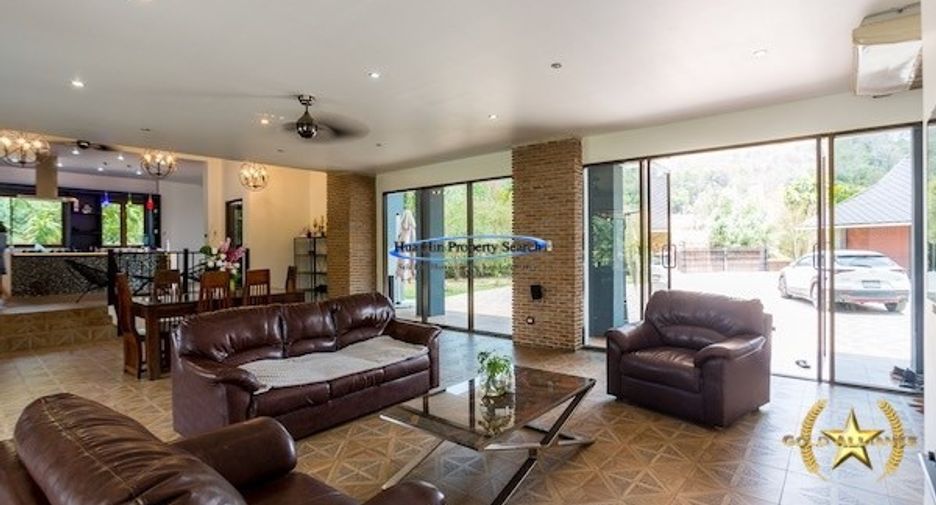 For sale 8 bedrooms house in Hua Hin, Prachuap Khiri Khan