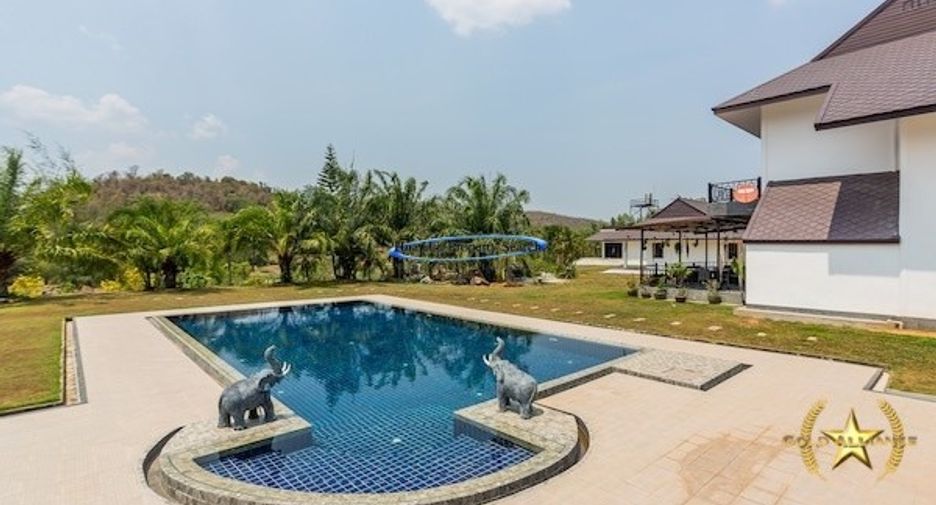 For sale 8 bedrooms house in Hua Hin, Prachuap Khiri Khan