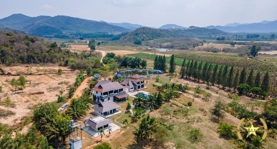 For sale 8 bedrooms house in Hua Hin, Prachuap Khiri Khan
