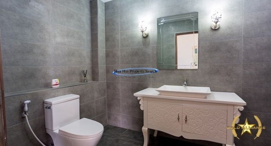 For sale 8 bedrooms house in Hua Hin, Prachuap Khiri Khan