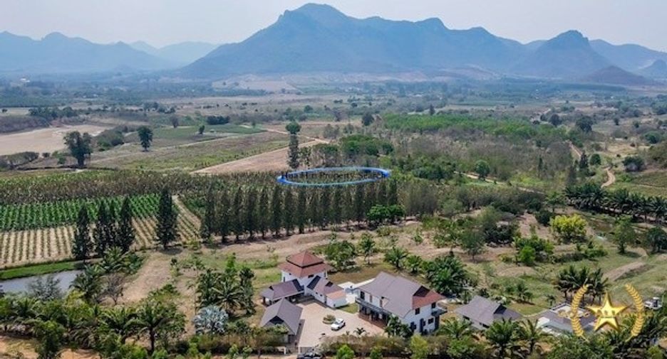 For sale 8 bedrooms house in Hua Hin, Prachuap Khiri Khan