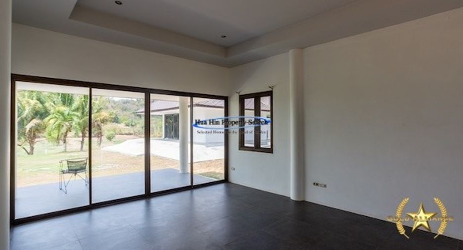 For sale 8 bedrooms house in Hua Hin, Prachuap Khiri Khan