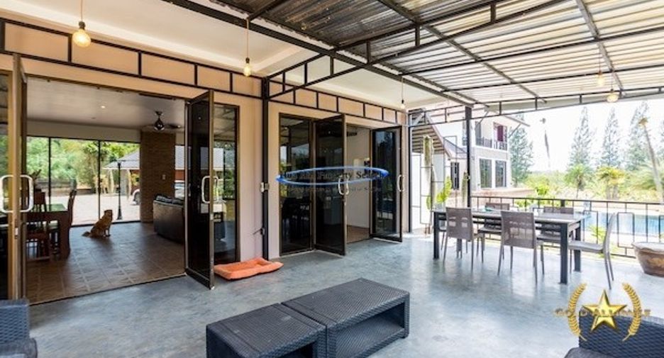 For sale 8 bedrooms house in Hua Hin, Prachuap Khiri Khan