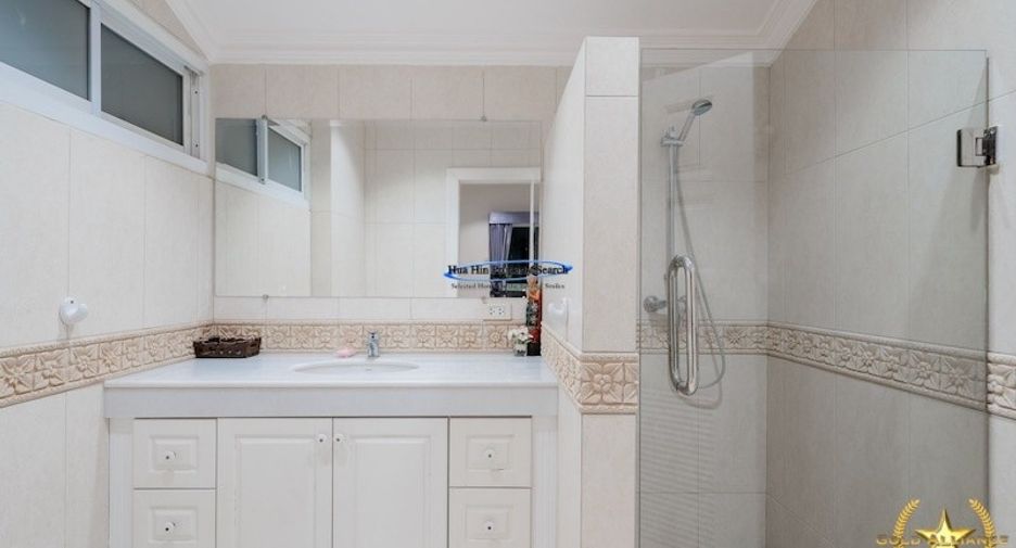 Haus zum Kauf mit 6 Zimmer in Pran Buri, Prachuap Khiri Khan