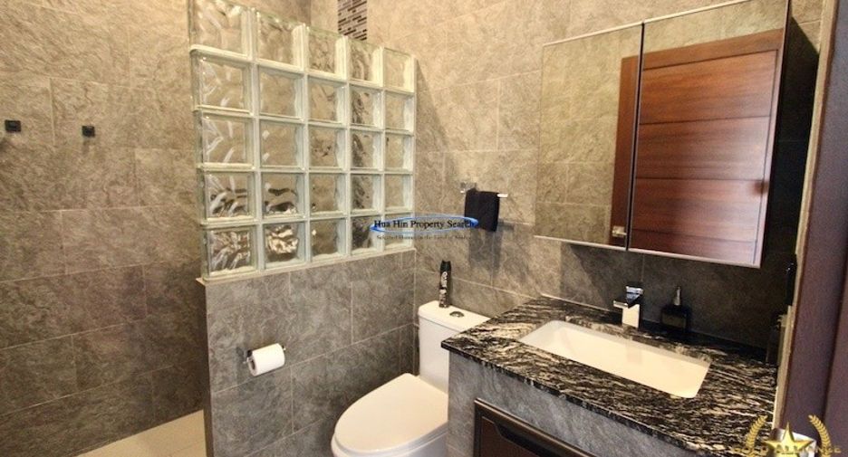 For sale 6 ベッドルーム house in Pran Buri, Prachuap Khiri Khan
