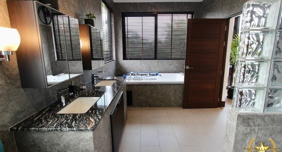 For sale 6 ベッドルーム house in Pran Buri, Prachuap Khiri Khan