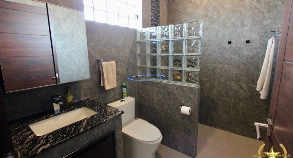 For sale 6 ベッドルーム house in Pran Buri, Prachuap Khiri Khan