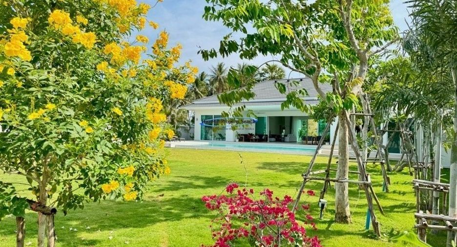 For sale 4 bedrooms house in Hua Hin, Prachuap Khiri Khan