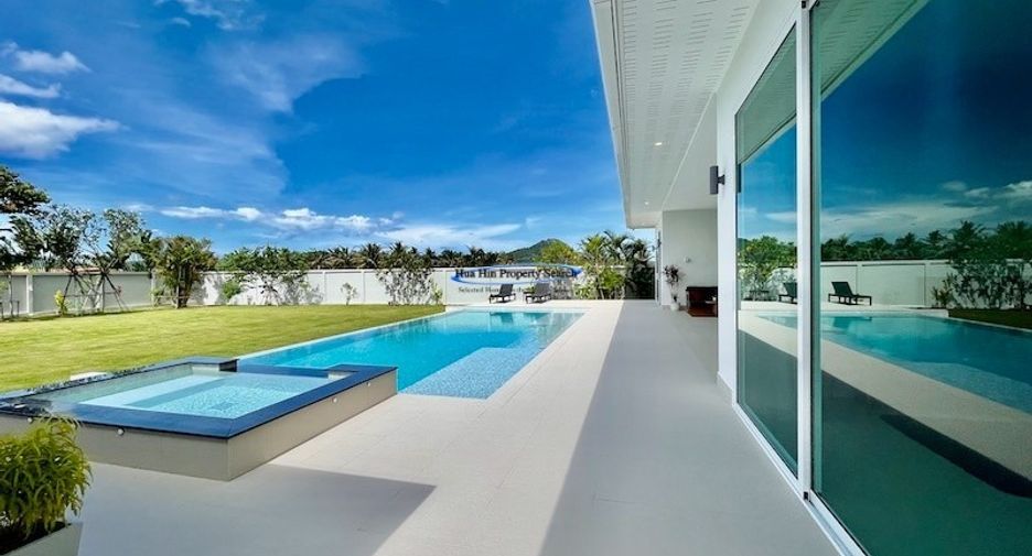 For sale 4 bedrooms house in Hua Hin, Prachuap Khiri Khan