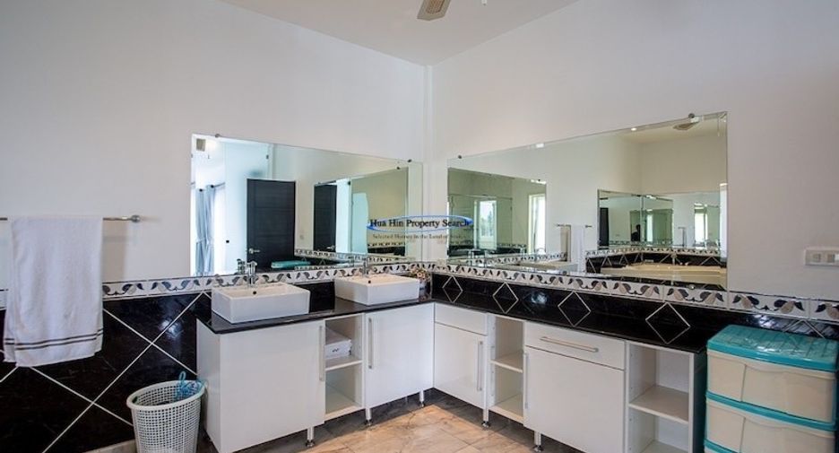 For sale 3 bedrooms house in Hua Hin, Prachuap Khiri Khan