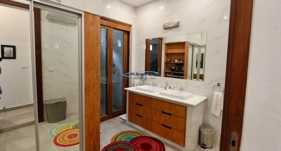 For sale 4 bedrooms house in Sam Roi Yot, Prachuap Khiri Khan