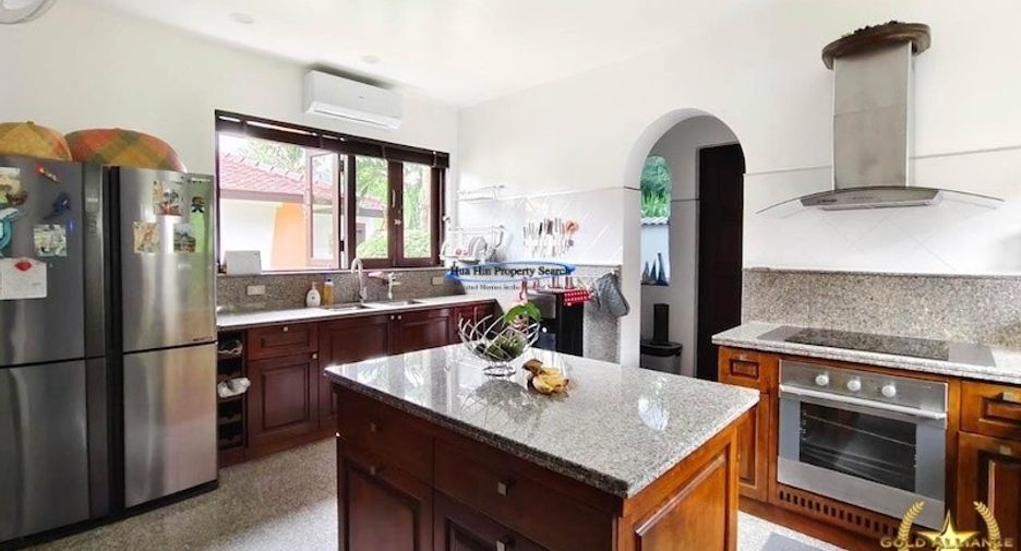 For sale 6 bedrooms house in Hua Hin, Prachuap Khiri Khan