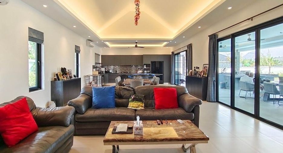 Haus zum Kauf mit 4 Zimmer in Sam Roi Yot, Prachuap Khiri Khan