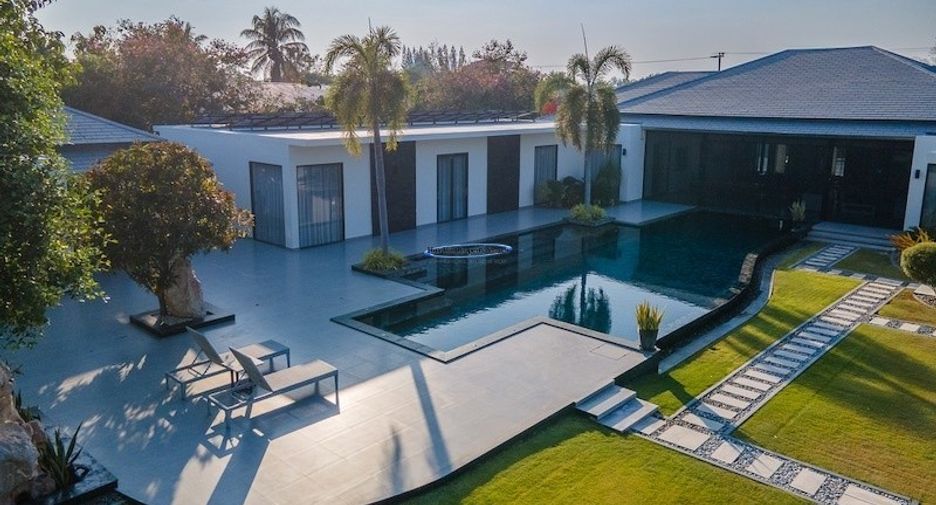 For sale 6 bedrooms house in Hua Hin, Prachuap Khiri Khan