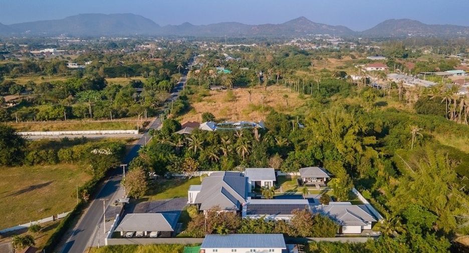 For sale 6 bedrooms house in Hua Hin, Prachuap Khiri Khan