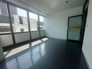 For rent 1 Beds office in Khlong Toei, Bangkok