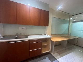 For rent 1 Beds office in Khlong Toei, Bangkok