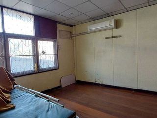 For sale 3 bed townhouse in Khlong Toei, Bangkok