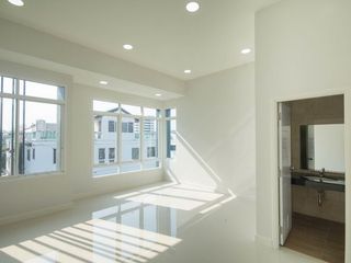 For sale 1 bed office in Huai Khwang, Bangkok