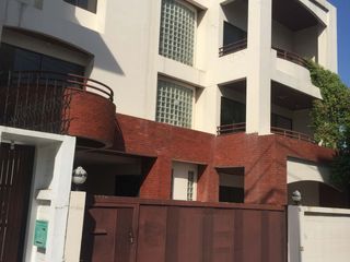 For sale 5 bed office in Khlong Toei, Bangkok