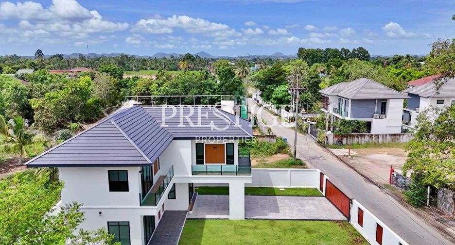 Haus zum Kauf mit 3 Zimmer in Bang Lamung, Chonburi