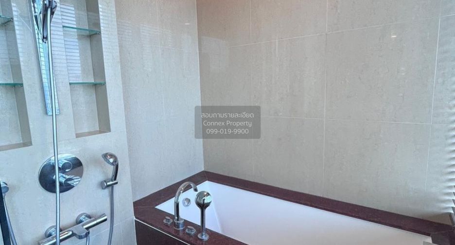 For rent 3 bedrooms condo in Pathum Wan, Bangkok