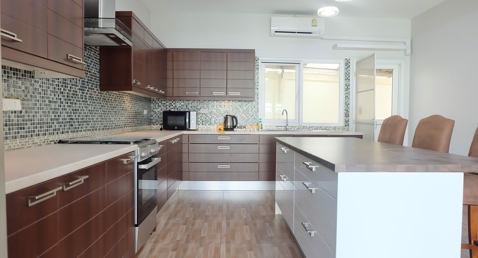 Haus zur Miete und zum Kauf mit 4 Zimmer in Bang Lamung, Chonburi