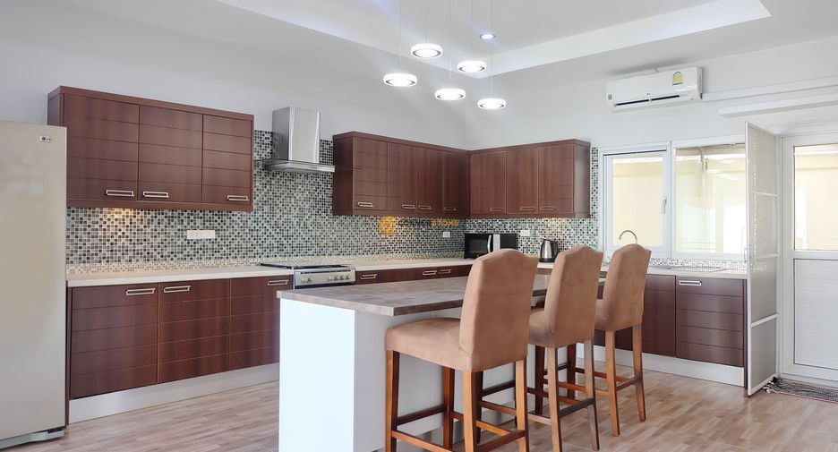 Haus zur Miete und zum Kauf mit 4 Zimmer in Bang Lamung, Chonburi
