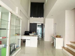 For rent and for sale 5 bed office in Bang Na, Bangkok