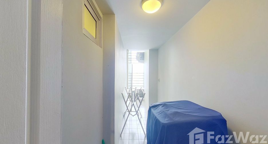 For sale 2 bed condo in Huai Khwang, Bangkok