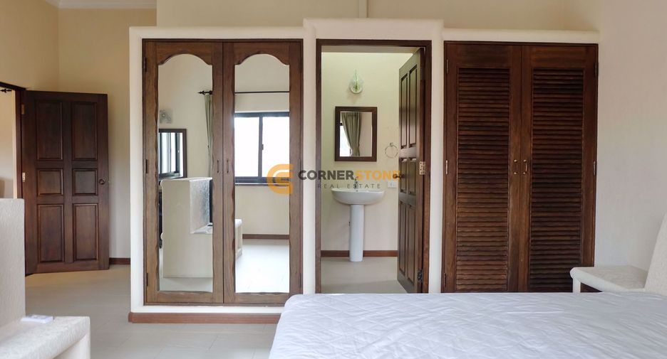 For rent and for sale 4 bedrooms house in East Pattaya, Pattaya