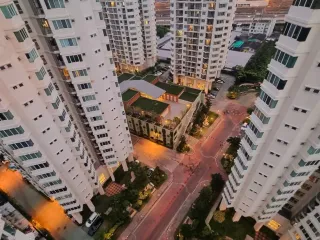 For sale 4 bed condo in Huai Khwang, Bangkok