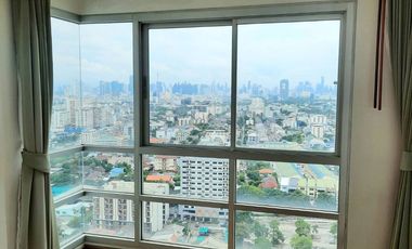 For sale 2 bed condo in Phaya Thai, Bangkok